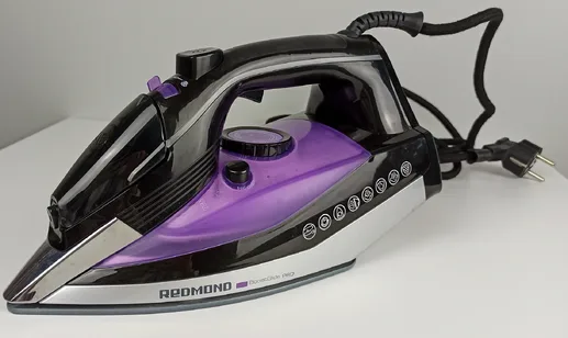 Утюг REDMOND RI-C260