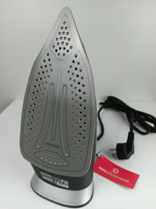 Утюг REDMOND RI-C280