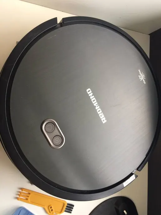 Робот-пылесос REDMOND RV -R650S, черный