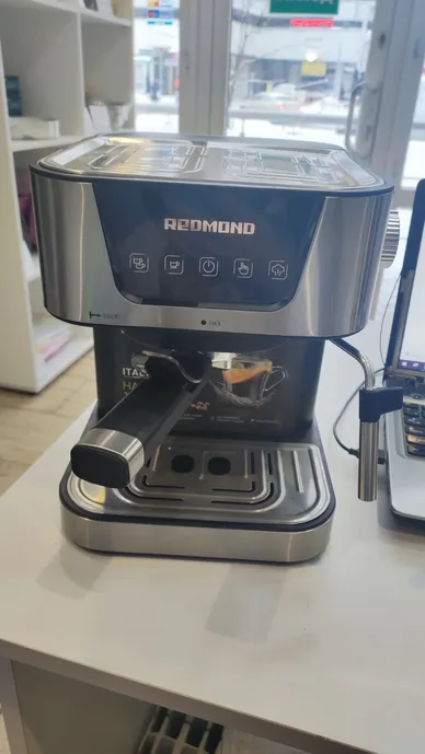 Кофеварка REDMOND RCM-M1513