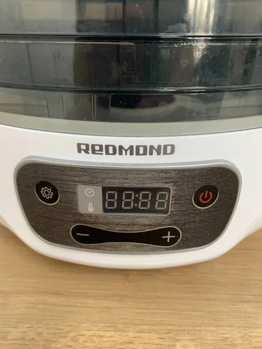 Сушилка для овощей и фруктов REDMOND RFD-0158