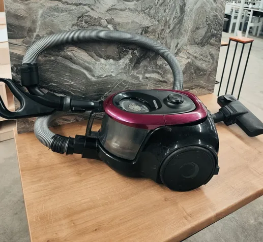 Пылесос SAMSUNG SC18M2110SP/EV