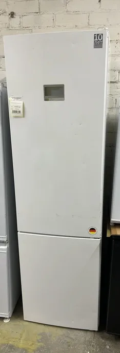 Холодильник с морозильником Bosch Serie 6 VitaFresh Plus KGN39AW32R