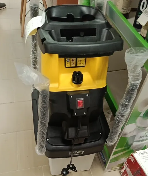 Измельчитель садовый Kolner KESH 3000T