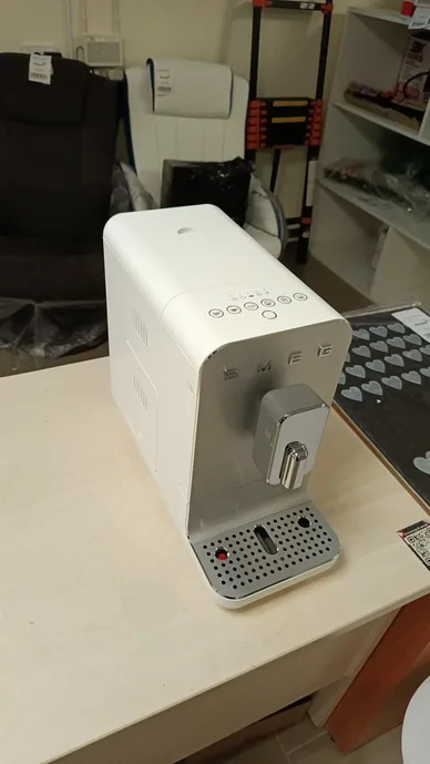 Кофемашина автоматическая Smeg BCC13WHMEU