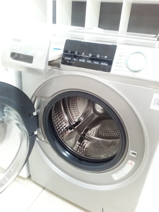 Узкая стиральная машина Haier HW60-BP12929AS