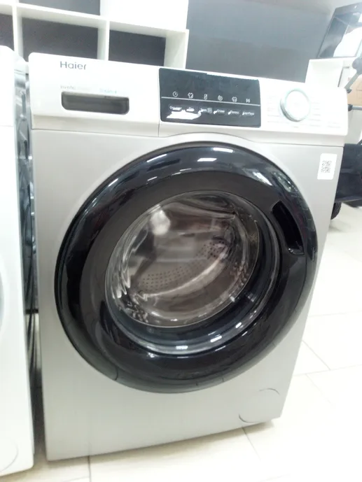 Узкая стиральная машина Haier HW60-BP12929AS