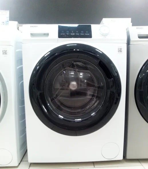 Узкая стиральная машина Haier HW65-BP129301A