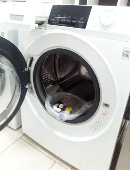 Узкая стиральная машина Haier HW65-BP129301A