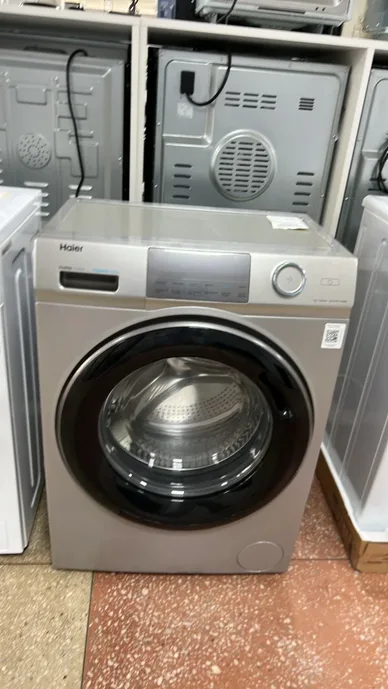 Узкая стиральная машина Haier HW70-BP12969BS