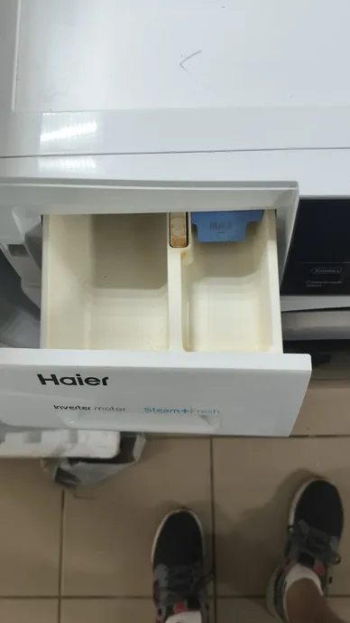 Узкая стиральная машина Haier HW90-BP14929A