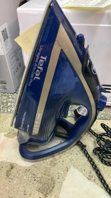 Утюг Tefal Ultragliss Anti-Calc Plus FV6830E0