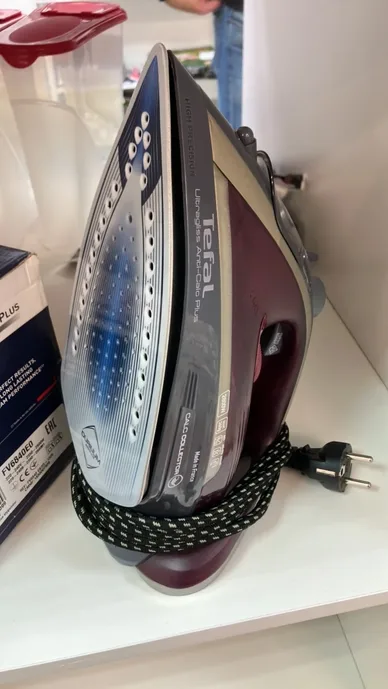 Утюг Tefal Ultragliss Anti-Calc Plus FV6840E0